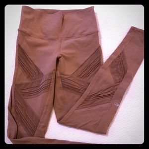 Alo Yoga High Waist Ultimate Leggings Size M